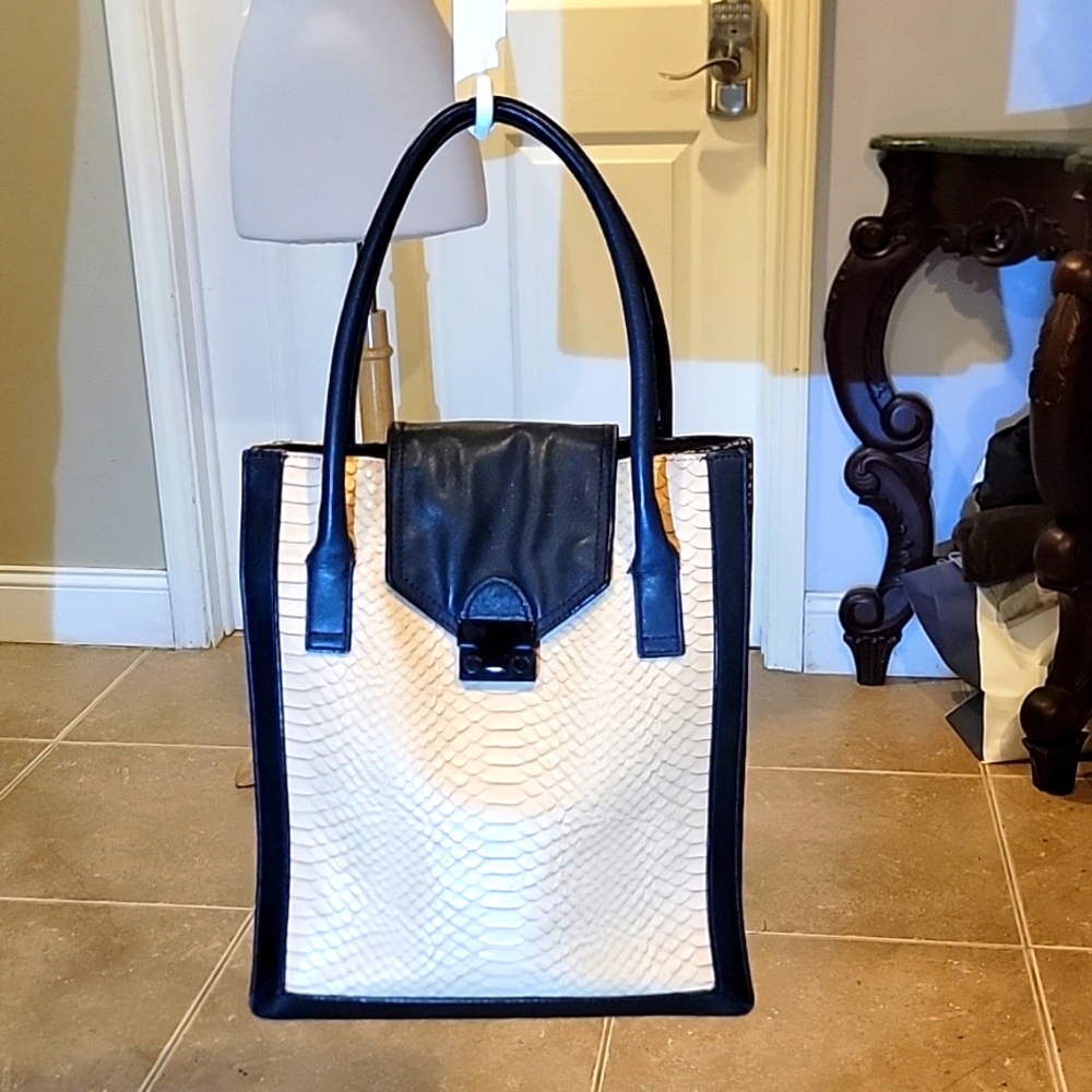 LOEFFLER RANDALL Hand Bag.